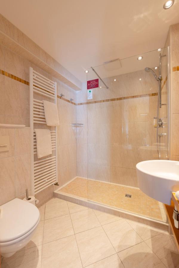 One Bedroom Apartment Double Bed,1386101564:JPEG